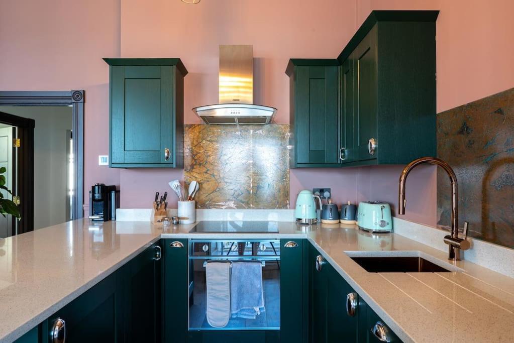Stylish Beachfront Apartment, Sweeping Ocean Views And Luxury Touches خليج هيرن المظهر الخارجي الصورة