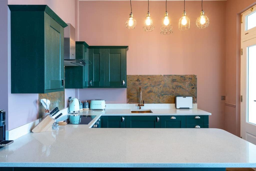Stylish Beachfront Apartment, Sweeping Ocean Views And Luxury Touches خليج هيرن المظهر الخارجي الصورة